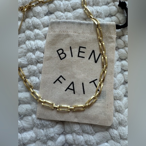 Madewell | Rectangular Gold Chain Necklace - Picture 2 of 6